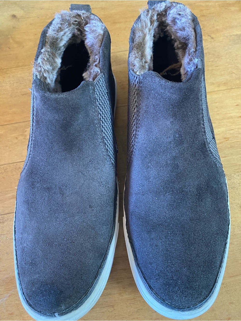 Tom’s Womens Bootie. Fur around ankle. Grey. 5
